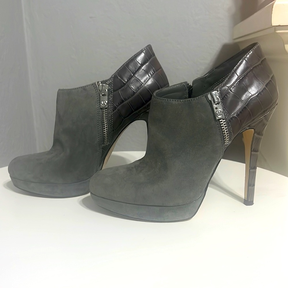 Michael Kors size 7 woman’s heeled boots